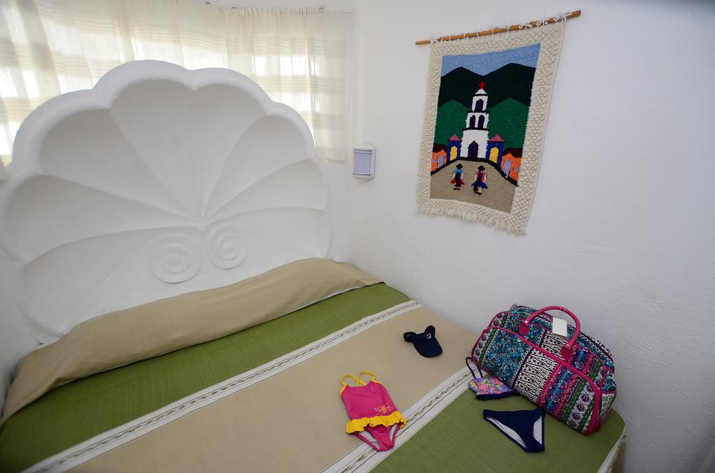 Dolphin Cove Inn Manzanillo Extérieur photo